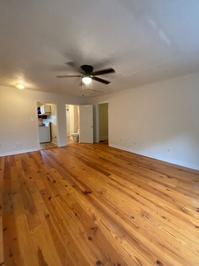 Photo - 2 Bedroom House with Fenced Backyard near ...