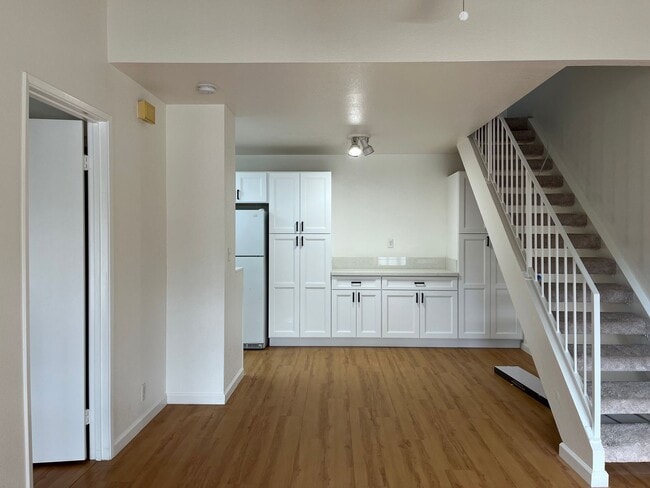 Photo - Crosspointe Townhouse - 2 bedrooms, 2 bath unit w/2 parking stalls - Avail 4/1/26