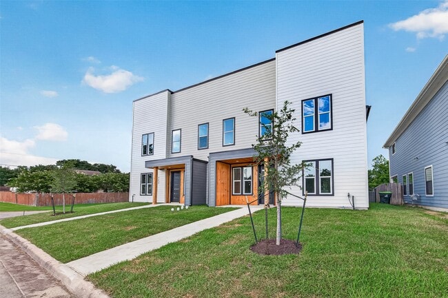 Photo - 703 Carol Lynn Dr