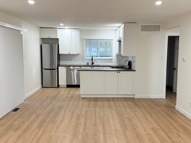 Building Photo - 2322 152 St