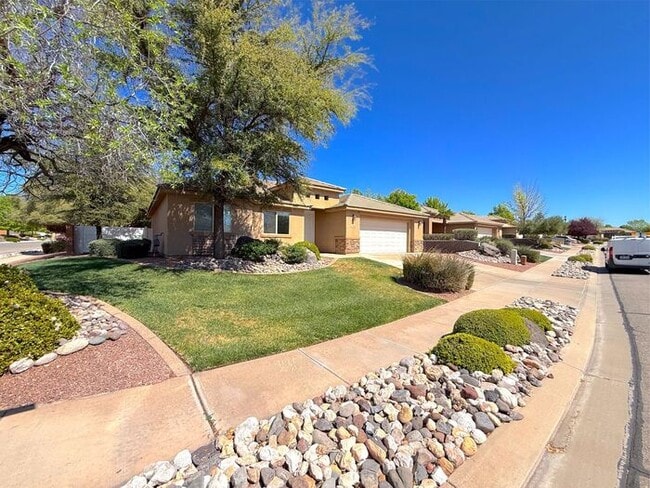 Photo - 3 bed, 2 bath home with 2 car garage