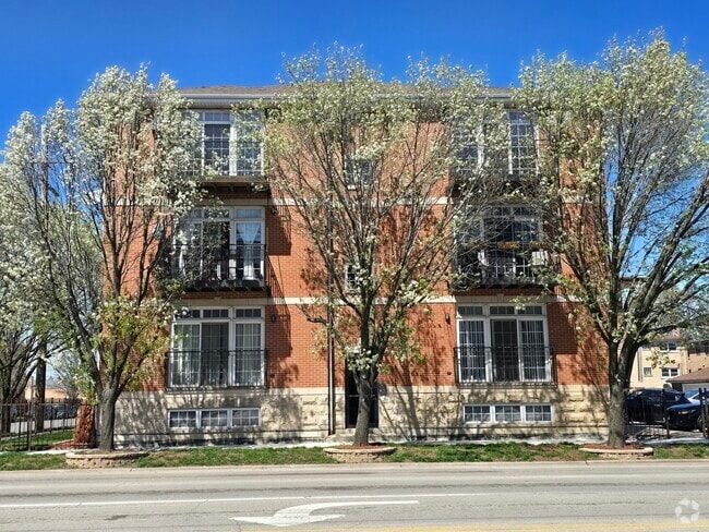 Building Photo - 6455 S Narragansett Ave Unit 3E Rental
