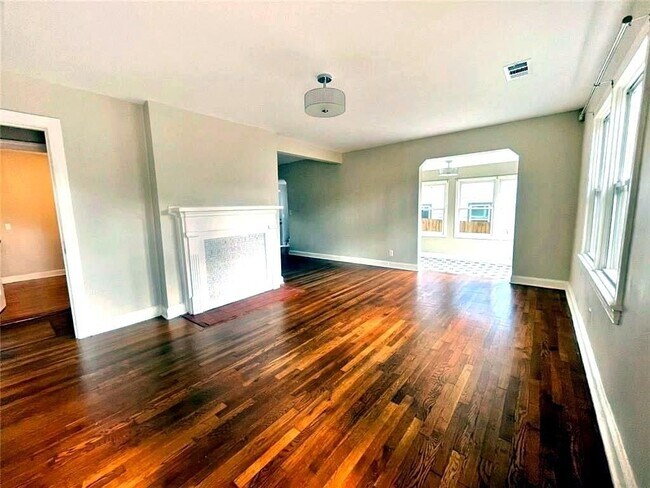 Photo - 1449 Lynford Dr SW