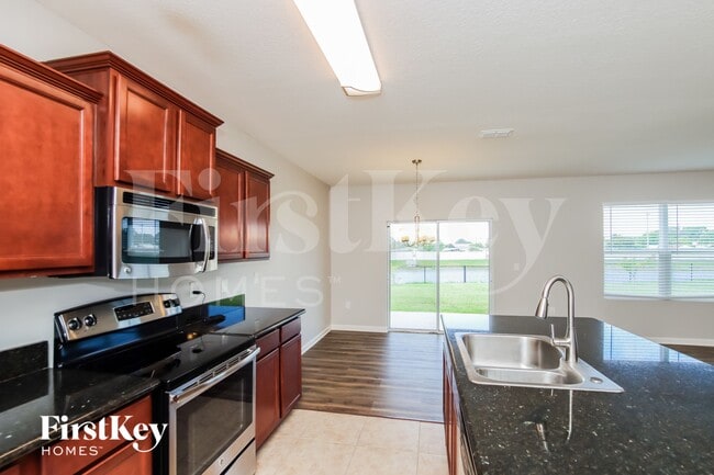 Photo - 1992 Elkins Point