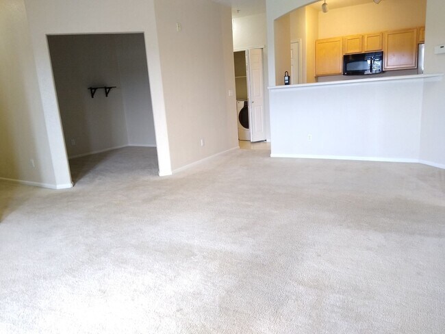 Photo - Super Fly 1 Bedroom with Large Study, 1 1/... Unit 717