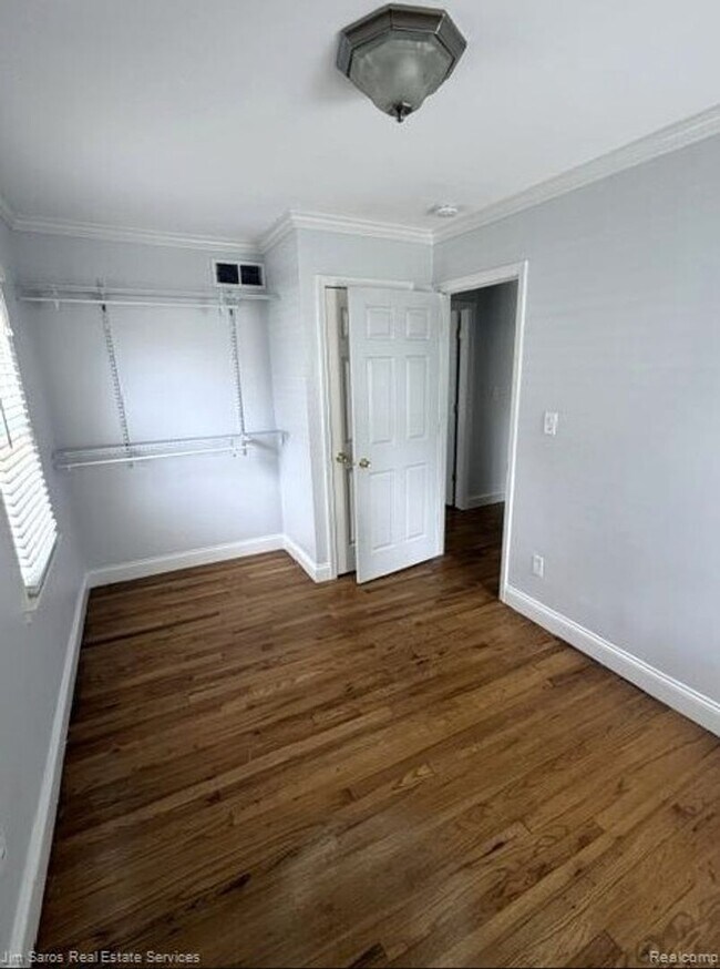 Photo - 1424 Chapin Ave