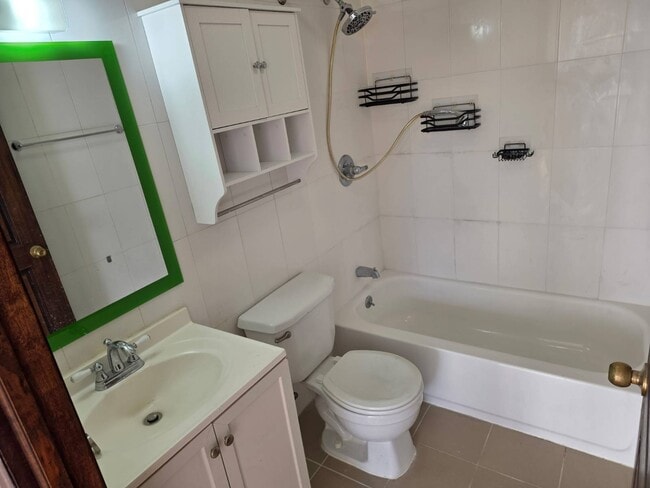 Photo - 40-14 194th St Unidad 3rd fl