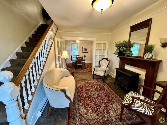 Building Photo - Southern Charm Rental
