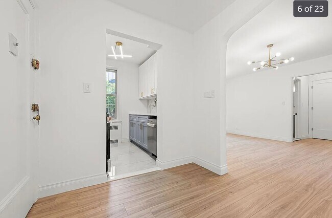 Photo - 124-16 84th Rd