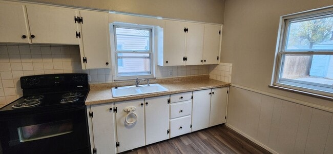 Photo - Beaverdale! 2 Bedroom, 1 Bathroom home with detached garage