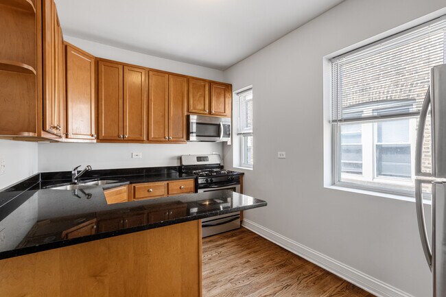 Photo - 7324 N Damen Ave