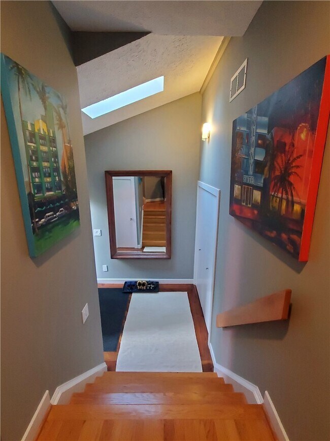 Photo - 27 Hoyt Pl