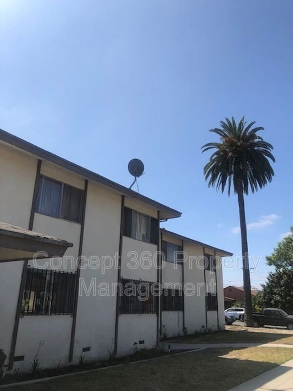Building Photo - 475 E 61ST St Rental