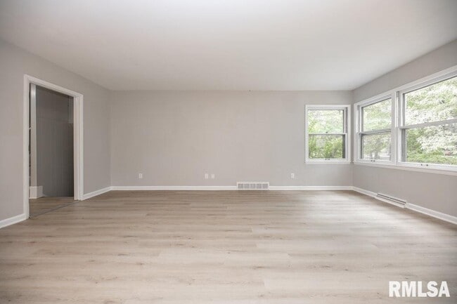 Photo - 9019 N Locust Ln