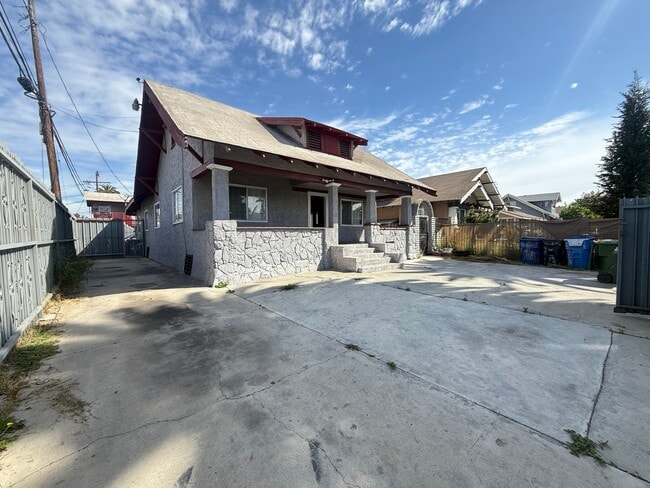 Photo - 1341 W 47th St