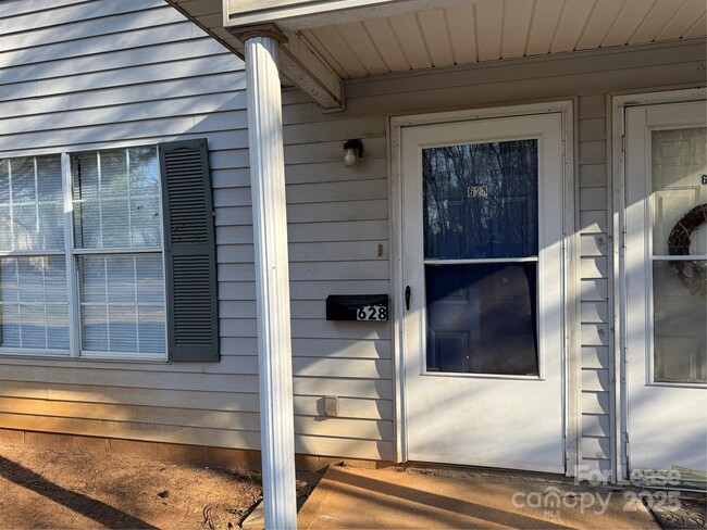 Photo - 628 7th Ave SW