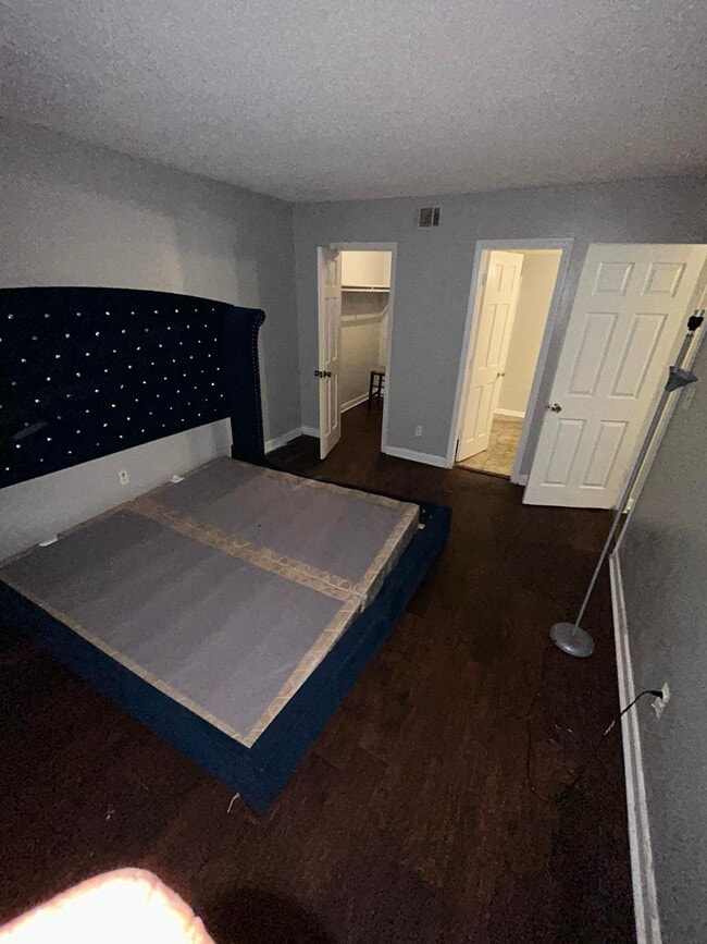 Photo - 1521 Camelot Dr