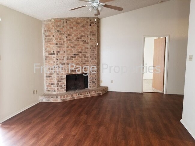 Photo - 740 Simonetti Dr