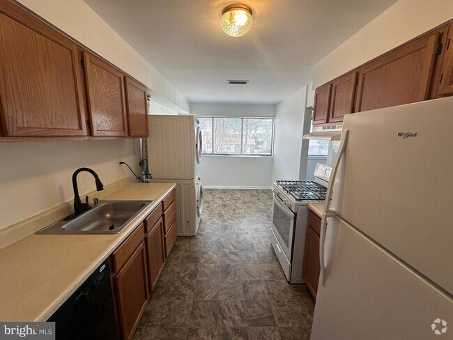 Building Photo - 140 Royal Oak Dr Unit H Rental