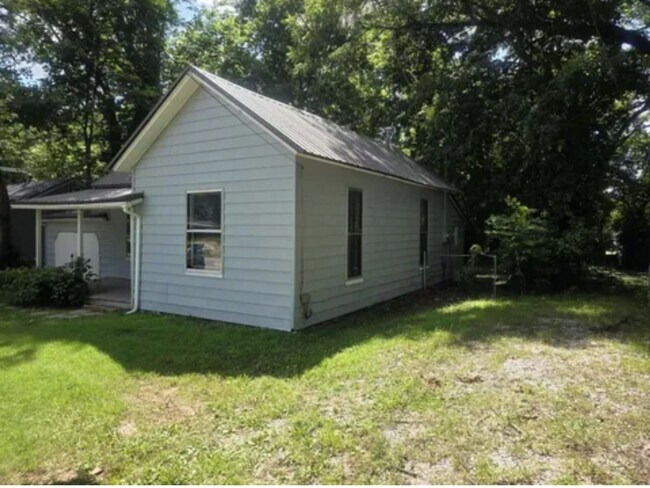 Photo - 3 bedroom/1 bath house for rent