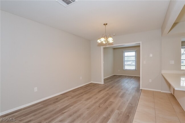 Building Photo - 6947 Roslyn Ct Rental