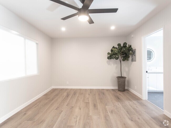 Studio-397 SF - 3240 Fay