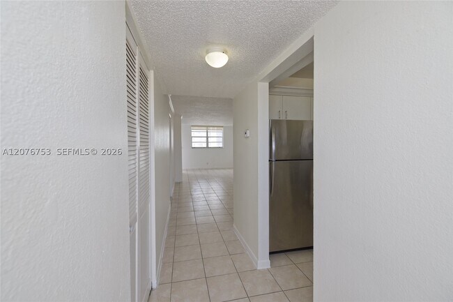 Building Photo - 806 N Miami Beach Blvd Unit 806