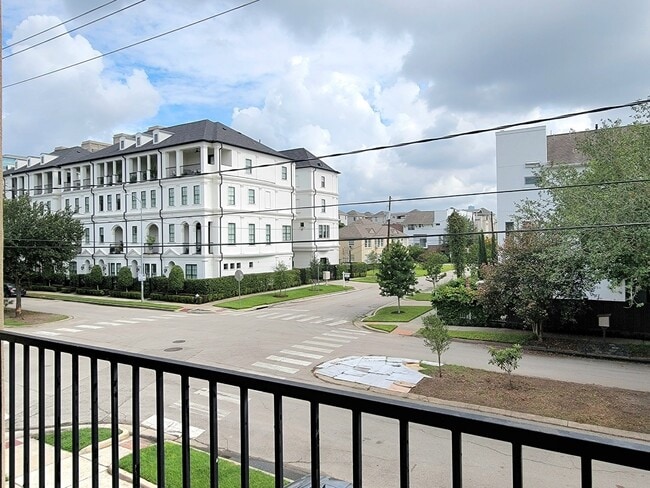 Photo - 1702 Calumet St