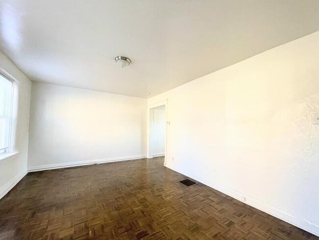 7212 Lyndover Pl Unit 1E