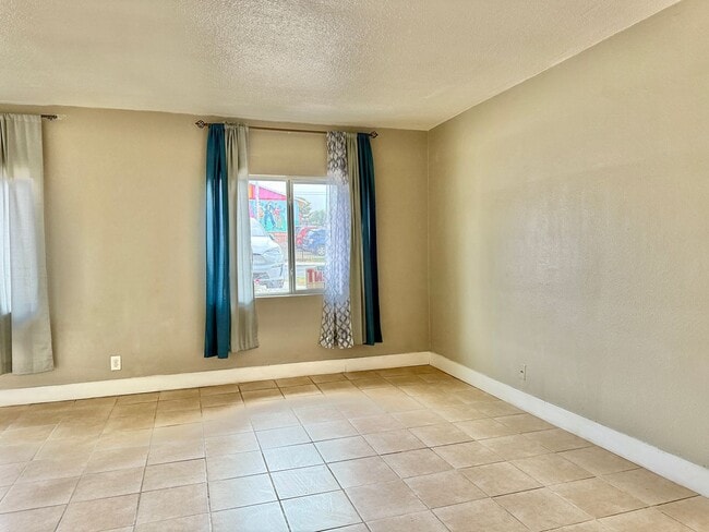 Building Photo - Ready-to-Move 2BR Apartment Unit 1