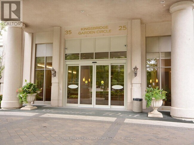 Photo - 25 Kingsbridge Garden Cir Unit PHO8