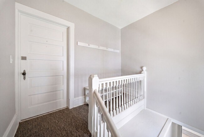 Photo - 1527 NE Madison St Unidad # 2