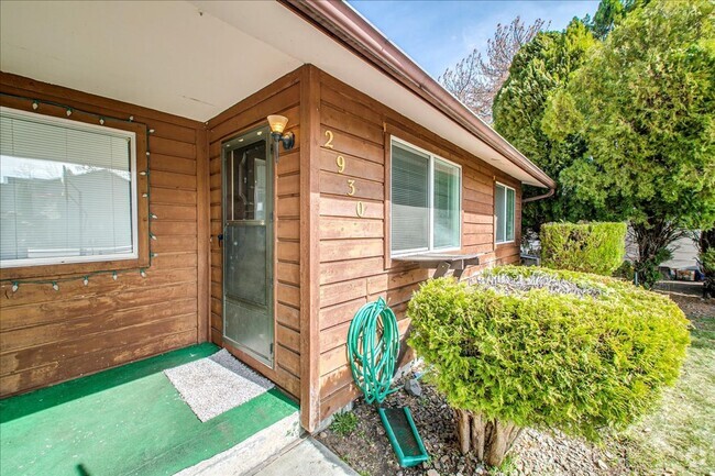Building Photo - Charming 2 Bed, 1 Bath Duplex – Prime Bois... Rental