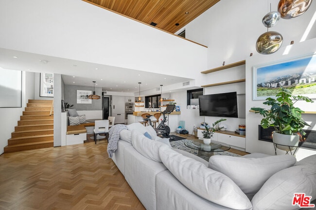 Photo - 303 Windward Ave