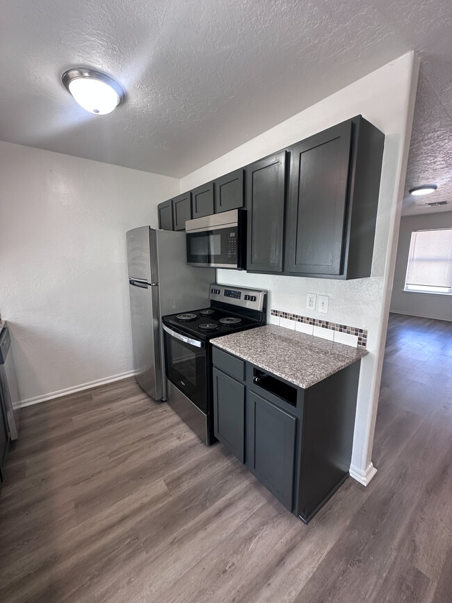 410 SW 26th St Unit 3