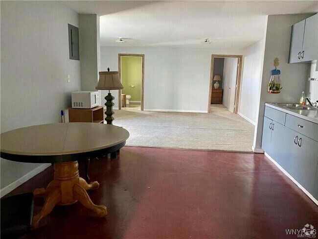 Building Photo - 8698 S Main St Rental