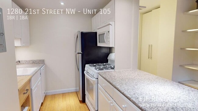 Photo - West End One Bedroom With Front Desk, Pack... Unit 105