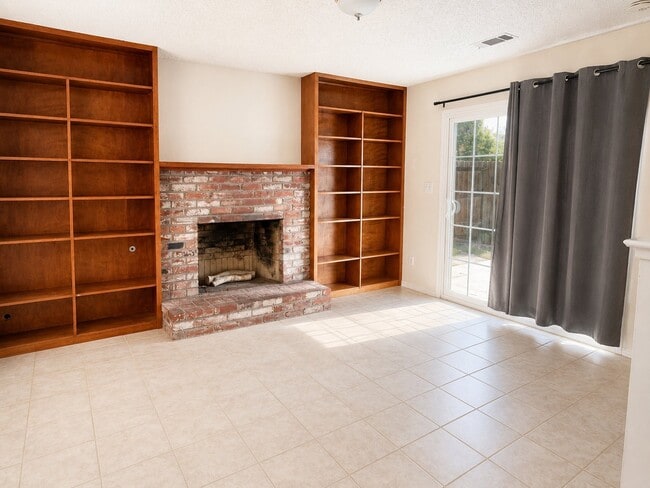 Photo - 305 E Encore Dr