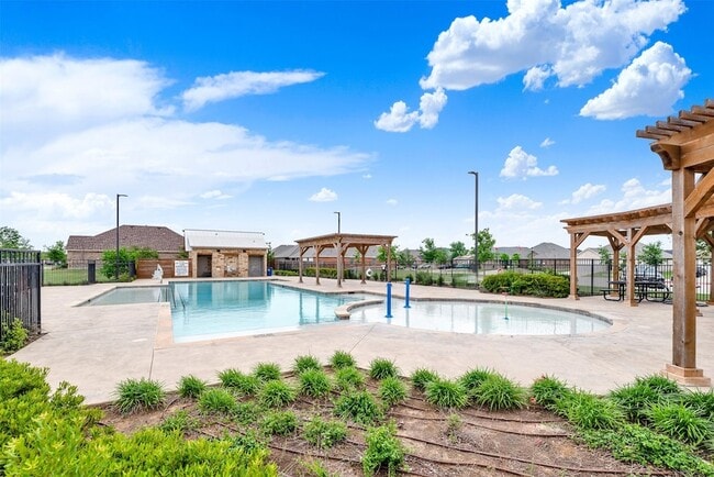Photo - 720 Willow View Way