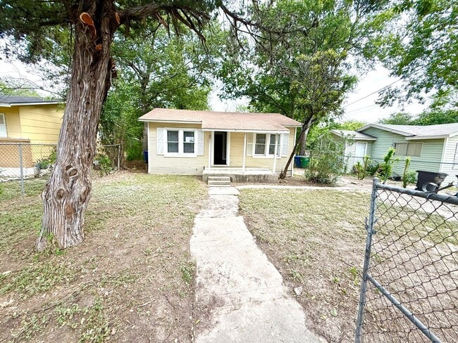 Photo - 515 Lincolnshire Dr