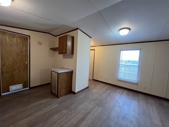 Photo - 568-5914-10 Road