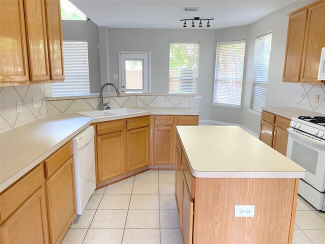 Photo - 16418 Northumberland Dr