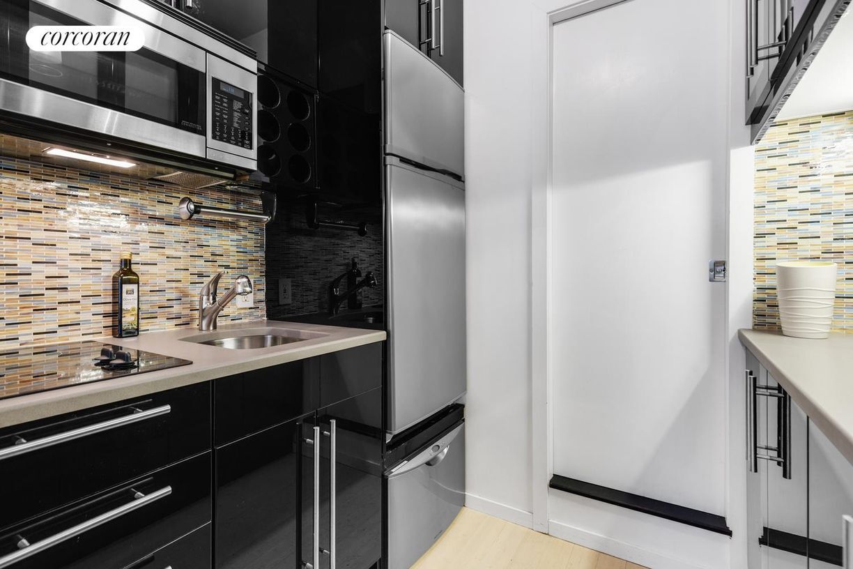 Photo - 105 Thompson St