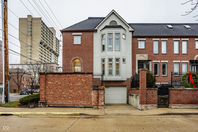 Photo - 502 Lockerbie Cir S Townhome