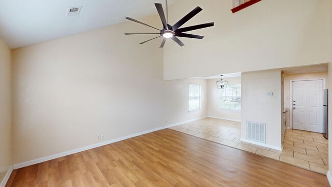 2206 Lazy Ridge Dr