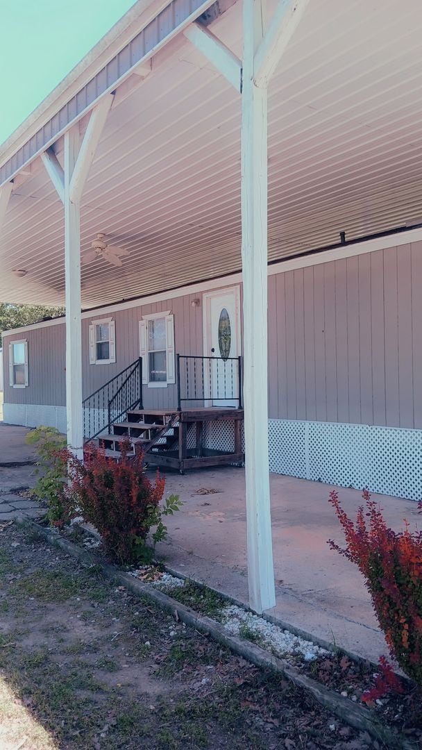 Building Photo - Charming and comfort in this 2-bedroom, 2-bath home