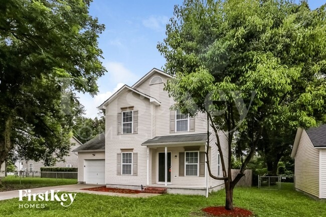 Photo - 1241 Clock St