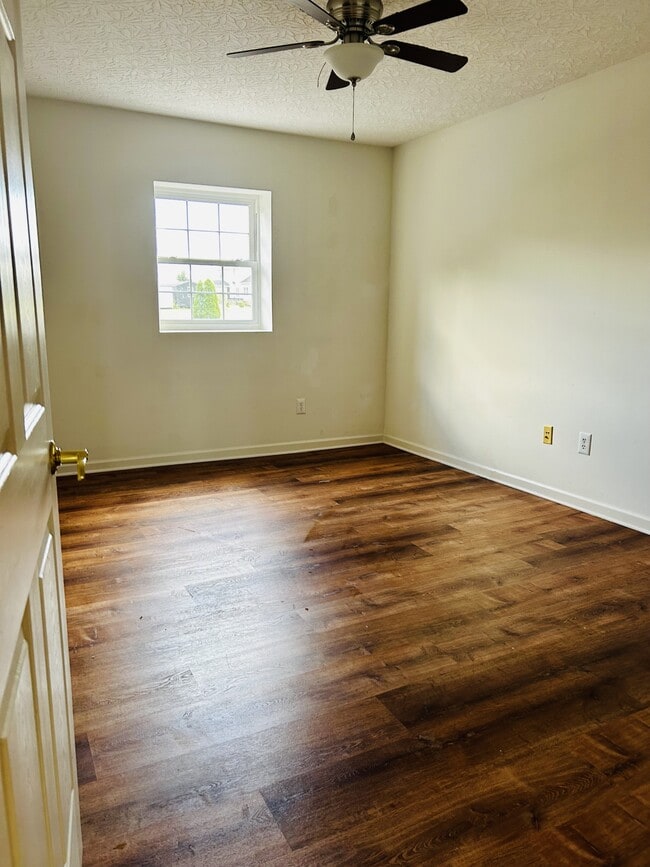 Photo - 24 Rosette Ln