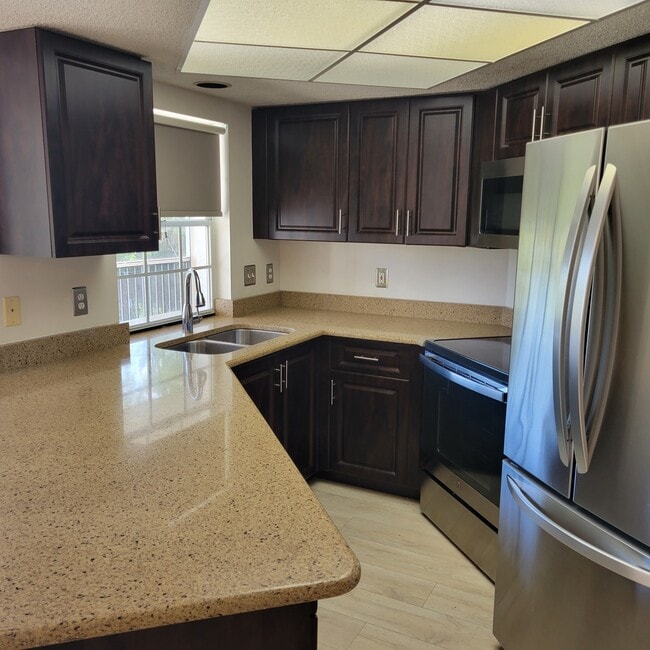 Kitchen - 481 Quail Forest Blvd Unit 307