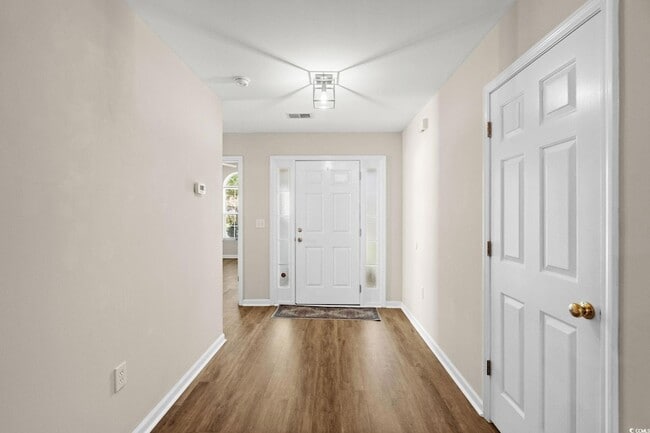 Photo - 280 Barclay Dr